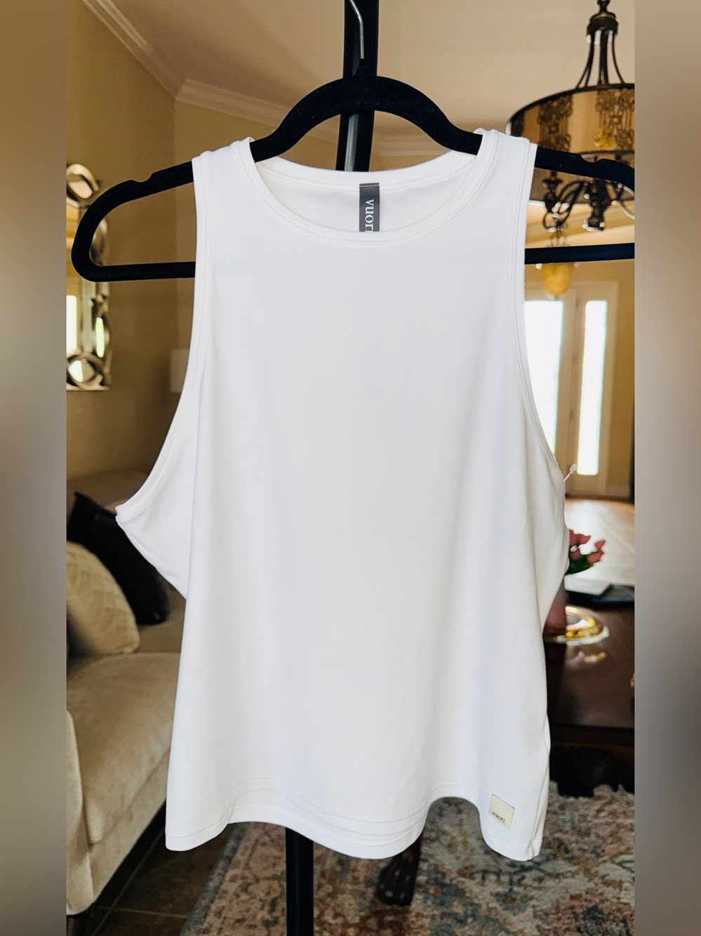 Vuori White Racer Back Tank - Size - L